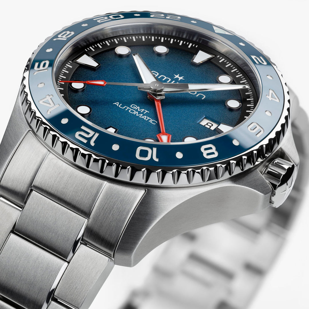 Hamilton Khaki Navy Scuba Auto GMT 43mm H82535140 detail view 2
