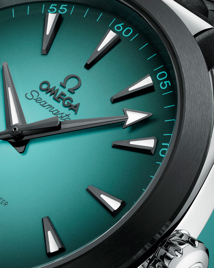 OMEGA Aqua Terra 220.32.41.21.03.001 turquoise dial macro detail