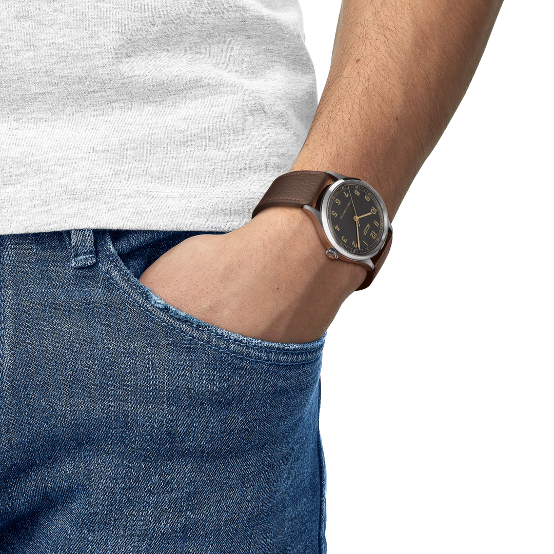Simulation of the watch Tissot Heritage 1938 39mm on a wrist, reference T142.464.16.062.00