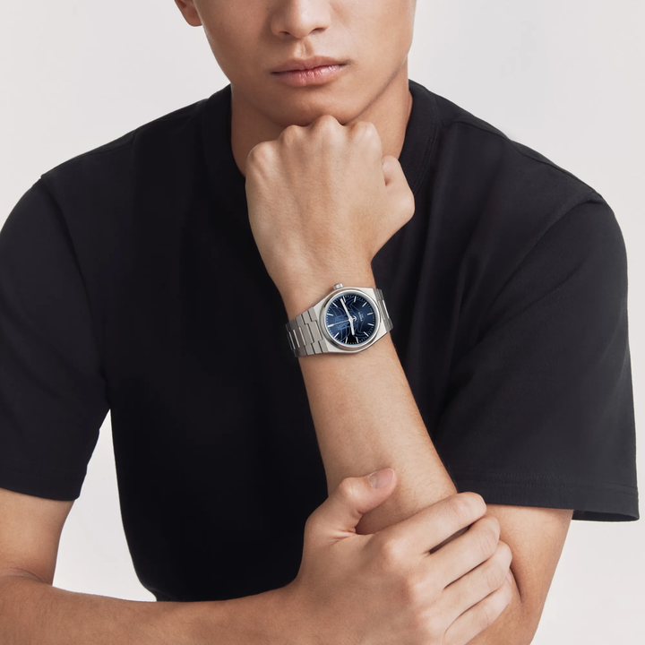 accessibility.product.images.watches.wrist_2, reference T137.407.11.041.02