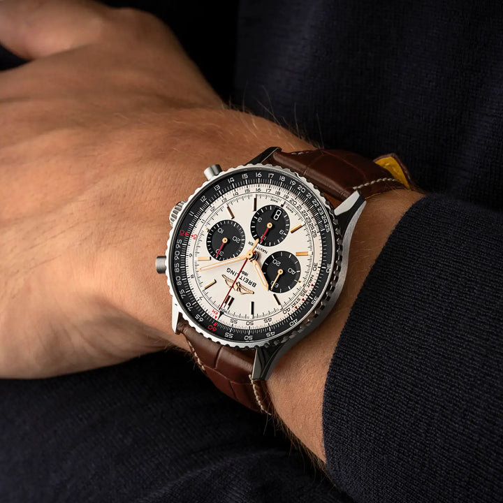 Breitling Navitimer B01 Chronograph 43 mm AB01381E1G1P1 wrist