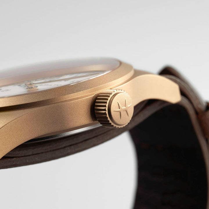 Hamilton Khaki Field Mechanical 38 mm H69459510 side detail