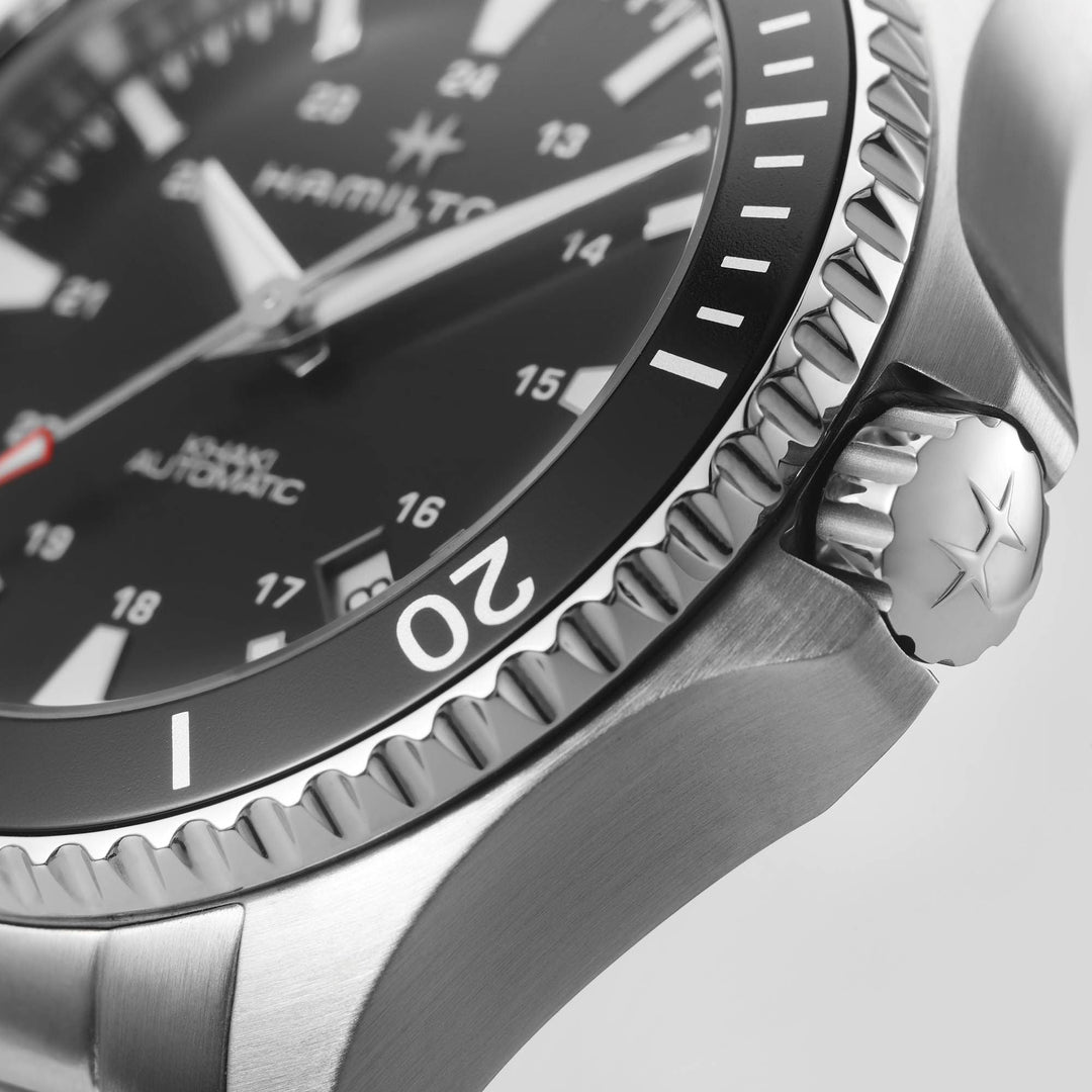 Hamilton Khaki Navy Scuba Auto 40 mm H82335131 dial detail