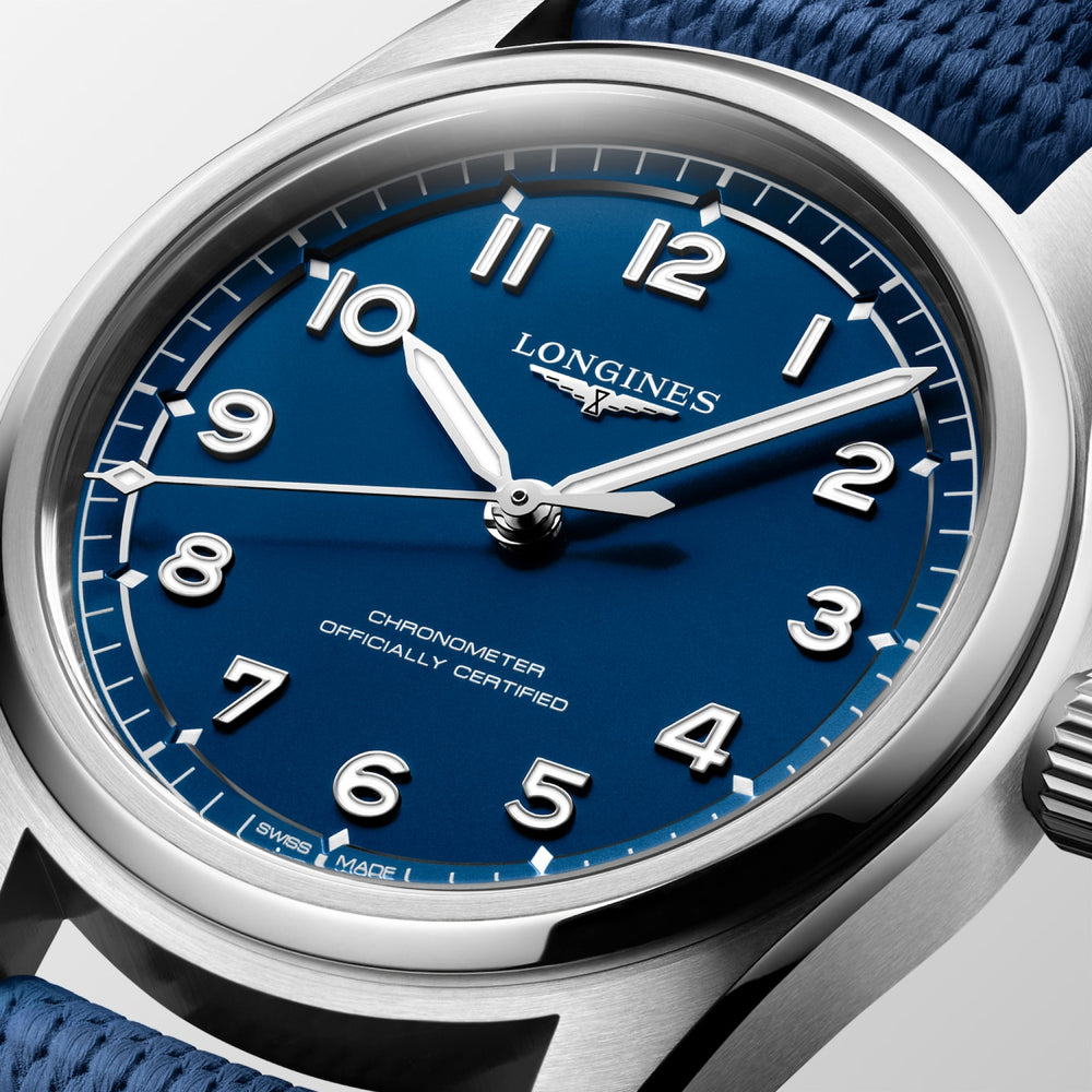 Longines Spirit Pilot L3.809.4.93.9 detail