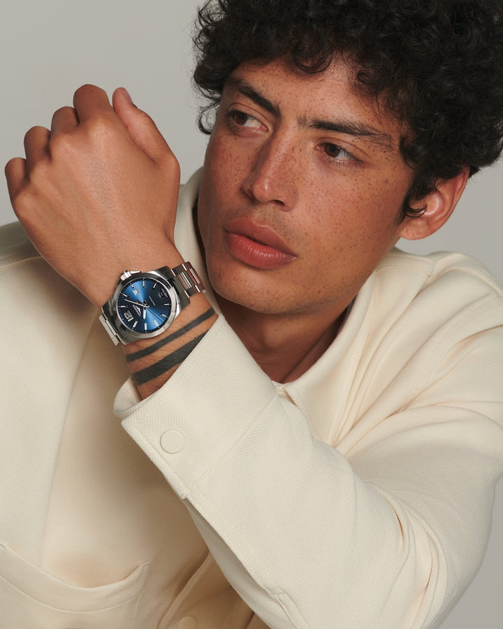 Longines Conquest 41 mm L3.759.4.96.6 Wrist