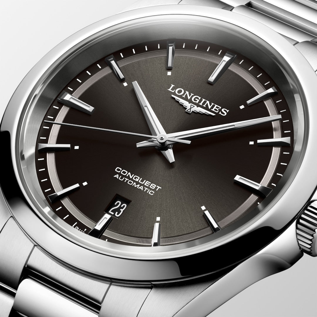 Longines Conquest 41 mm L3.830.4.52.6 dial detail
