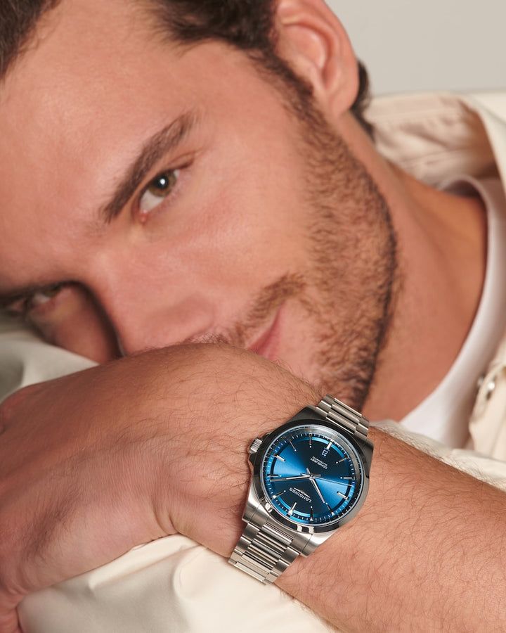 Longines Conquest 41 mm L3.830.4.92.6 Wrist