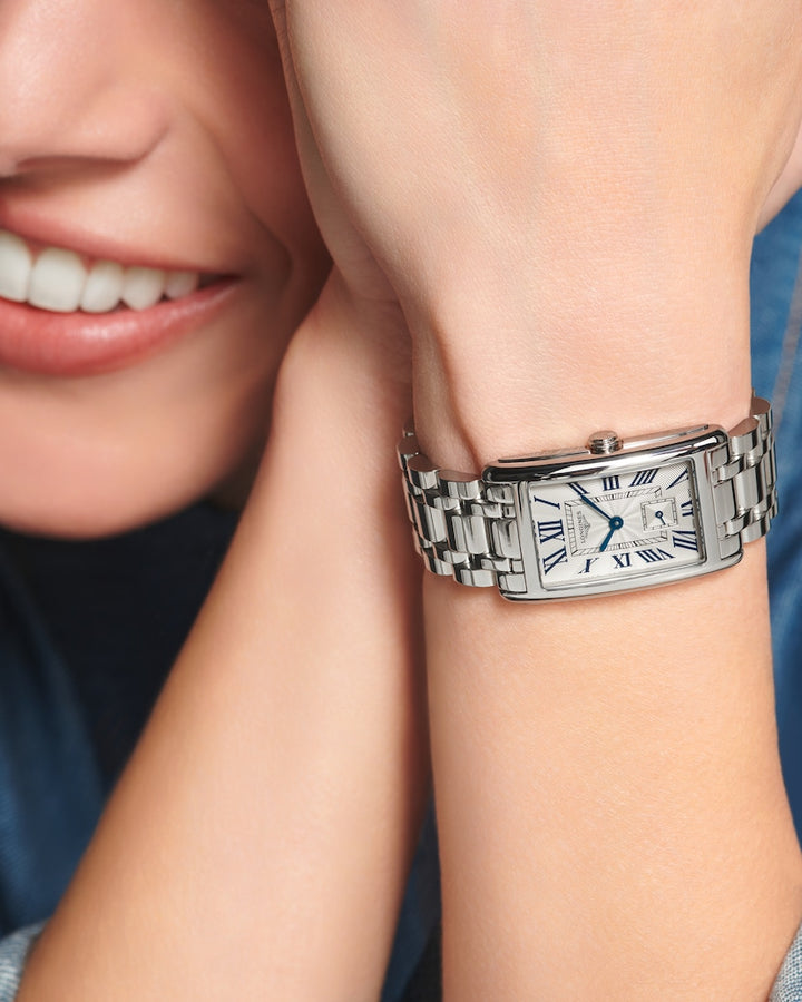 Longines DolceVita 23.30 mm x 37 mm L5.512.4.71.6 wrist