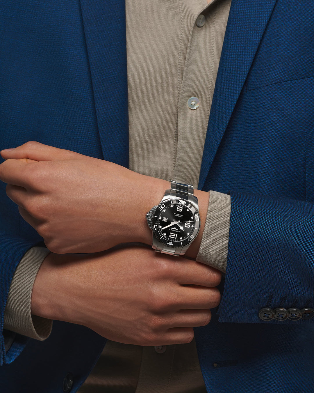 Longines HydroConquest 43 mm L3.782.4.56.6 wrist