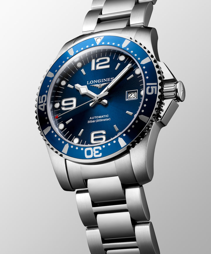 Longines Hydroconquest 41 mm  L3.742.4.96.6 dial detail