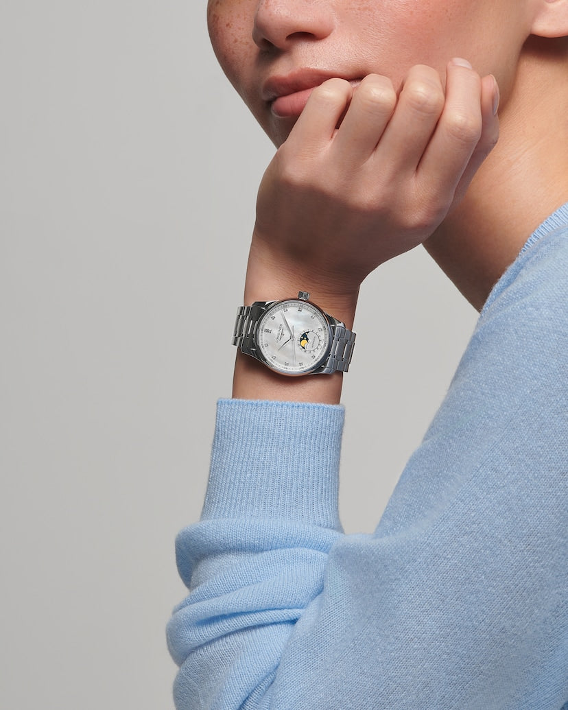 Longines Master Collection 34 mm L2.409.4.87.6 wrist