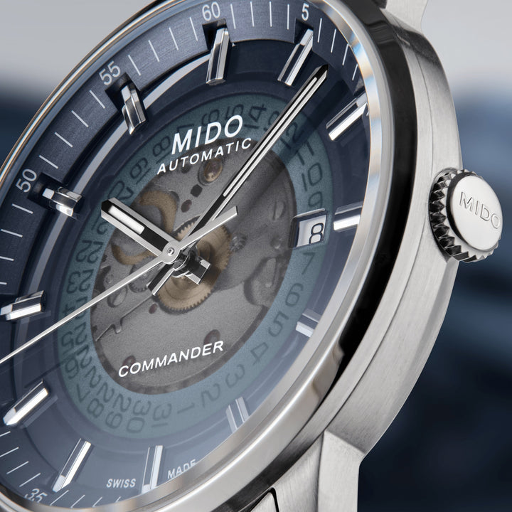 MIDO Commander Gradient 40 mm M021.407.11.411.01 dial detail