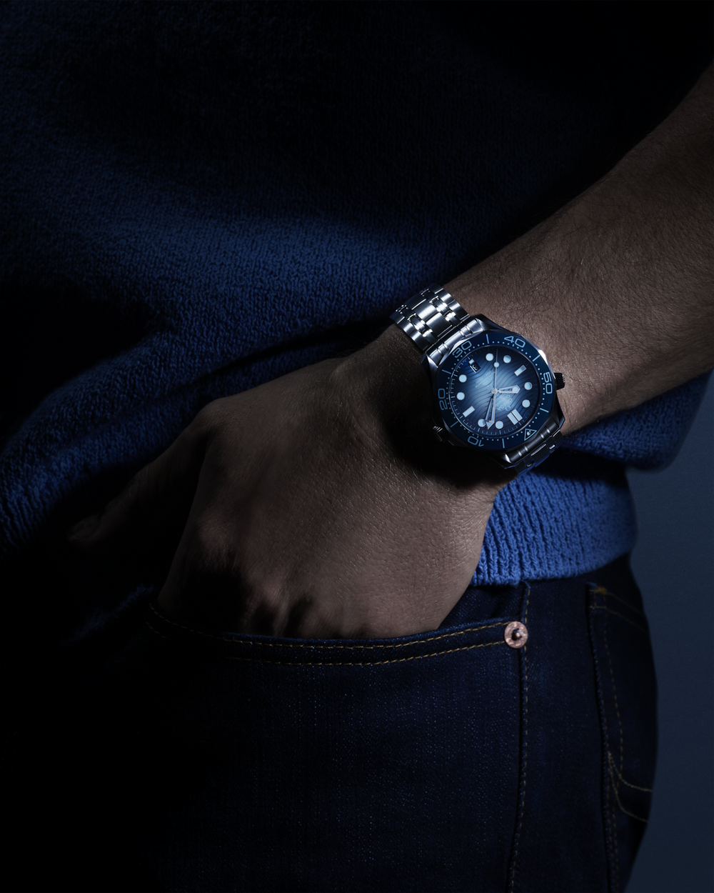 OMEGA Seamaster Diver 300M 42 mm 210.30.42.20.03.003 wrist