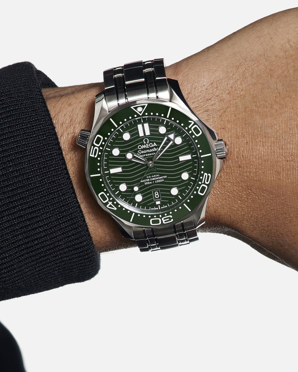 OMEGA Seamaster Diver 300M 42 mm 210.30.42.20.10.001 wrist