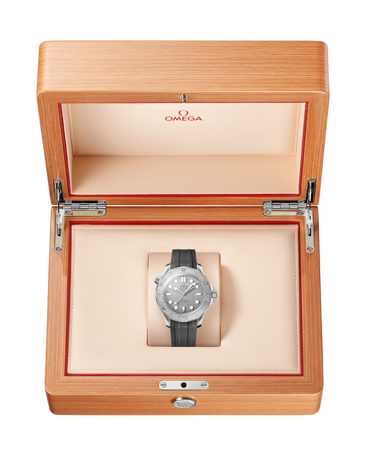 OMEGA Seamaster Diver 300M 42 mm 210.32.42.20.06.002 box