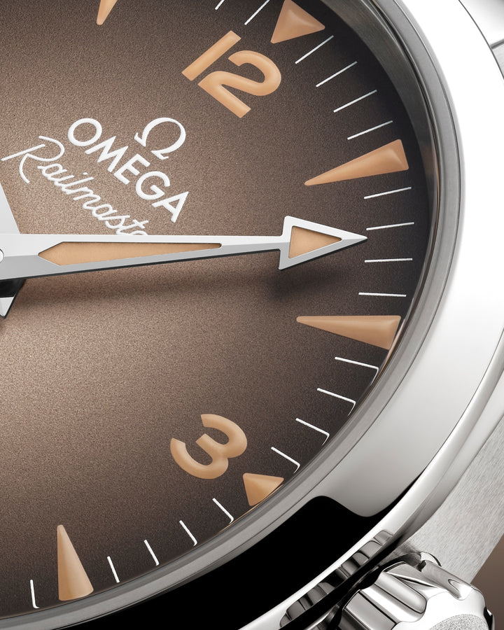 OMEGA Seamaster Railmaster 38 mm 235.10.38.20.13.001 dial detail
