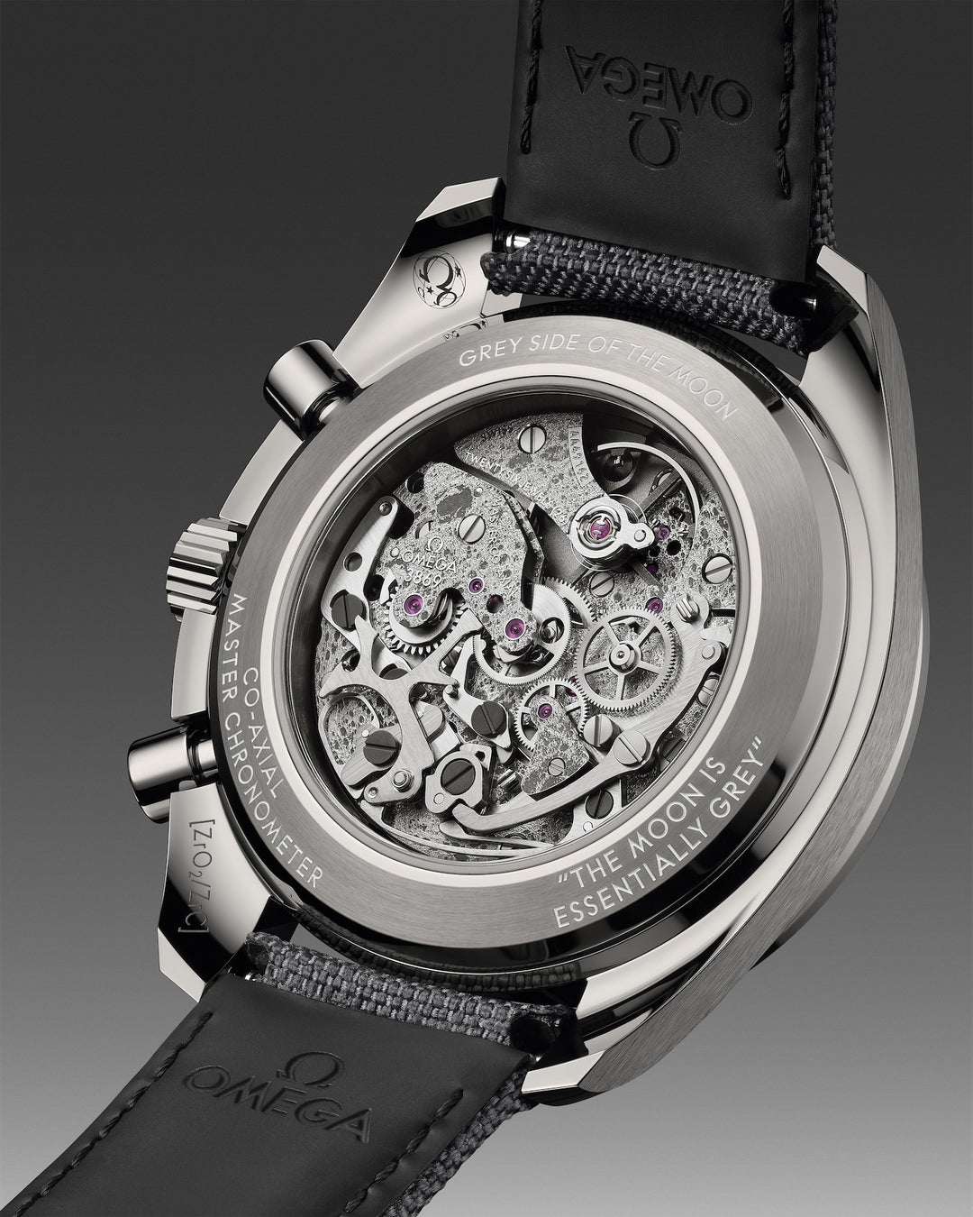 OMEGA Speedmaster Dark Side of the Moon  44.25 mm 310.92.44.50.06.001 open case 2