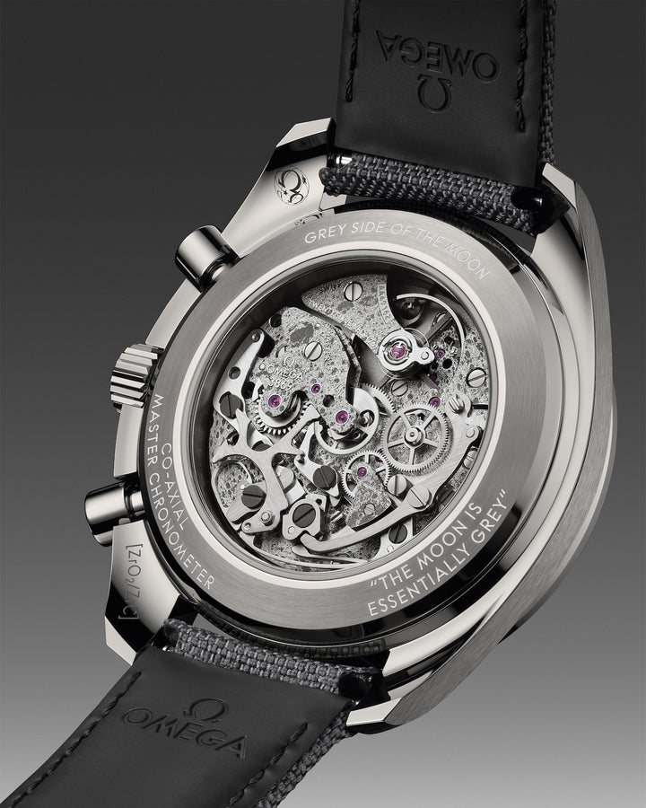 OMEGA Speedmaster Dark Side of the Moon  44.25 mm 310.92.44.50.06.001 open case 2