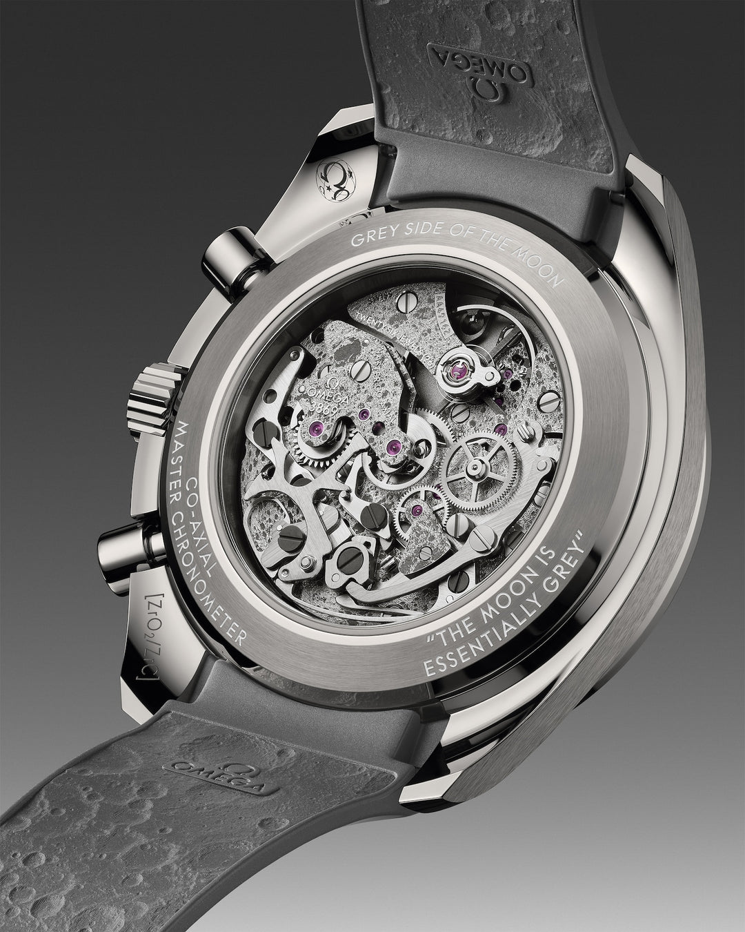 OMEGA Speedmaster Dark Side of the Moon  44.25 mm  310.92.44.50.06.002 open case 2