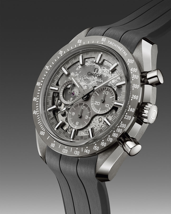 OMEGA Speedmaster Dark Side of the Moon  44.25 mm  310.92.44.50.06.002 profil