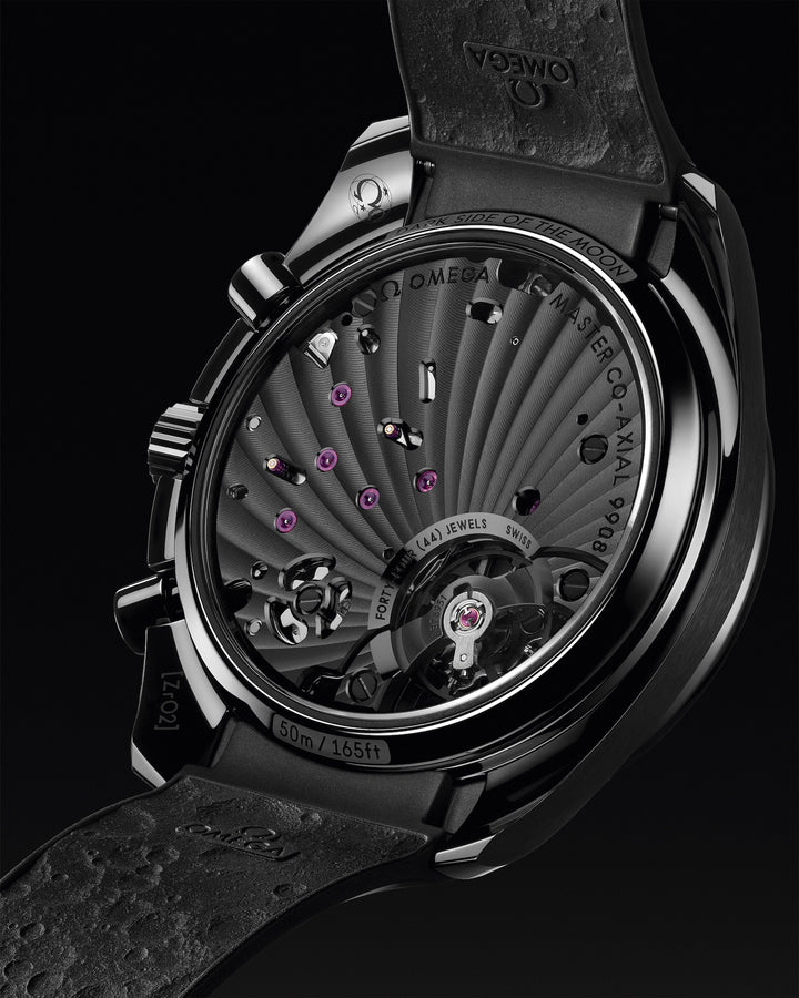 OMEGA Speedmaster Dark Side of the Moon  44.25 mm 310.92.44.51.01.001 open case 2