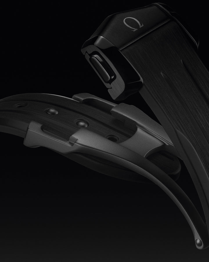 OMEGA Speedmaster Dark Side of the Moon Ceramic 44.25 mm 310.92.44.51.01.005 strap