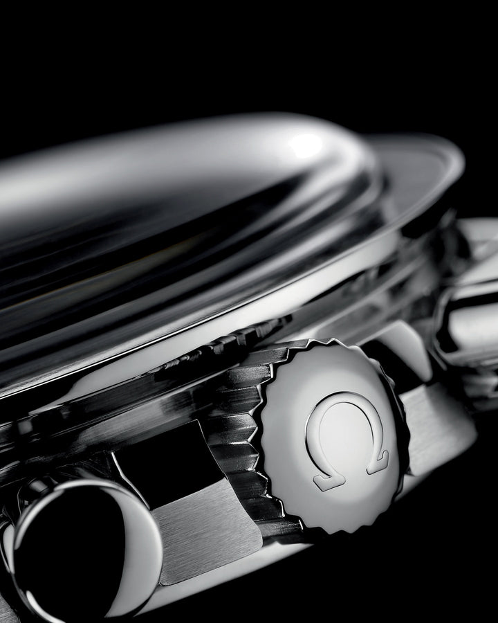 OMEGA Speedmaster Moonwatch Professional 42 mm 310.30.42.50.01.001 detail profil