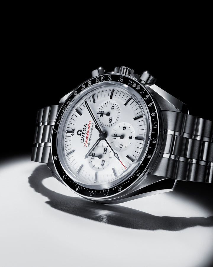 OMEGA Speedmaster Moonwatch Professional 42 mm 310.30.42.50.04.001 side view