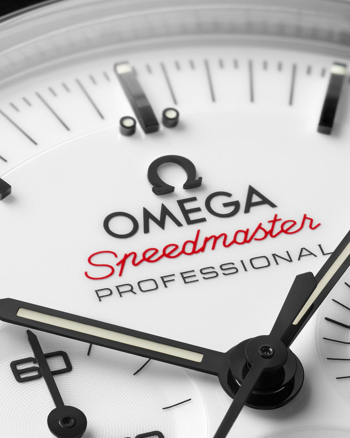 OMEGA Speedmaster Moonwatch Professional 42 mm 310.32.42.50.04.001 dial detail 2