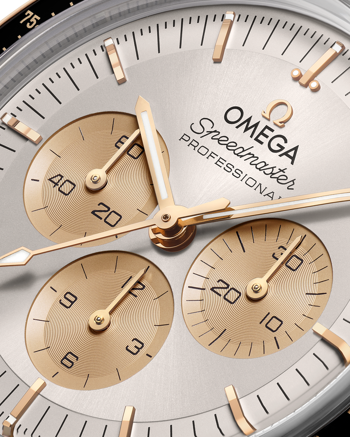 OMEGA Speedmaster Moonwatch Professional 42 mm gold on Moonshine™ 310.20.42.50.02.001 dial detail