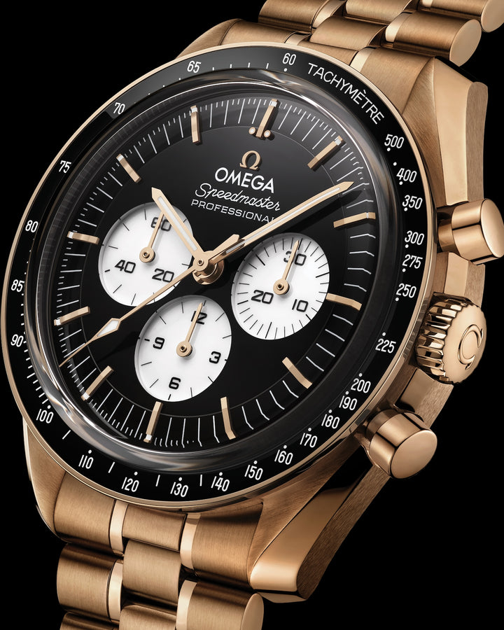 OMEGA Speedmaster Moonwatch Professional 42 mm gold on Moonshine™ 310.60.42.50.01.002 side view