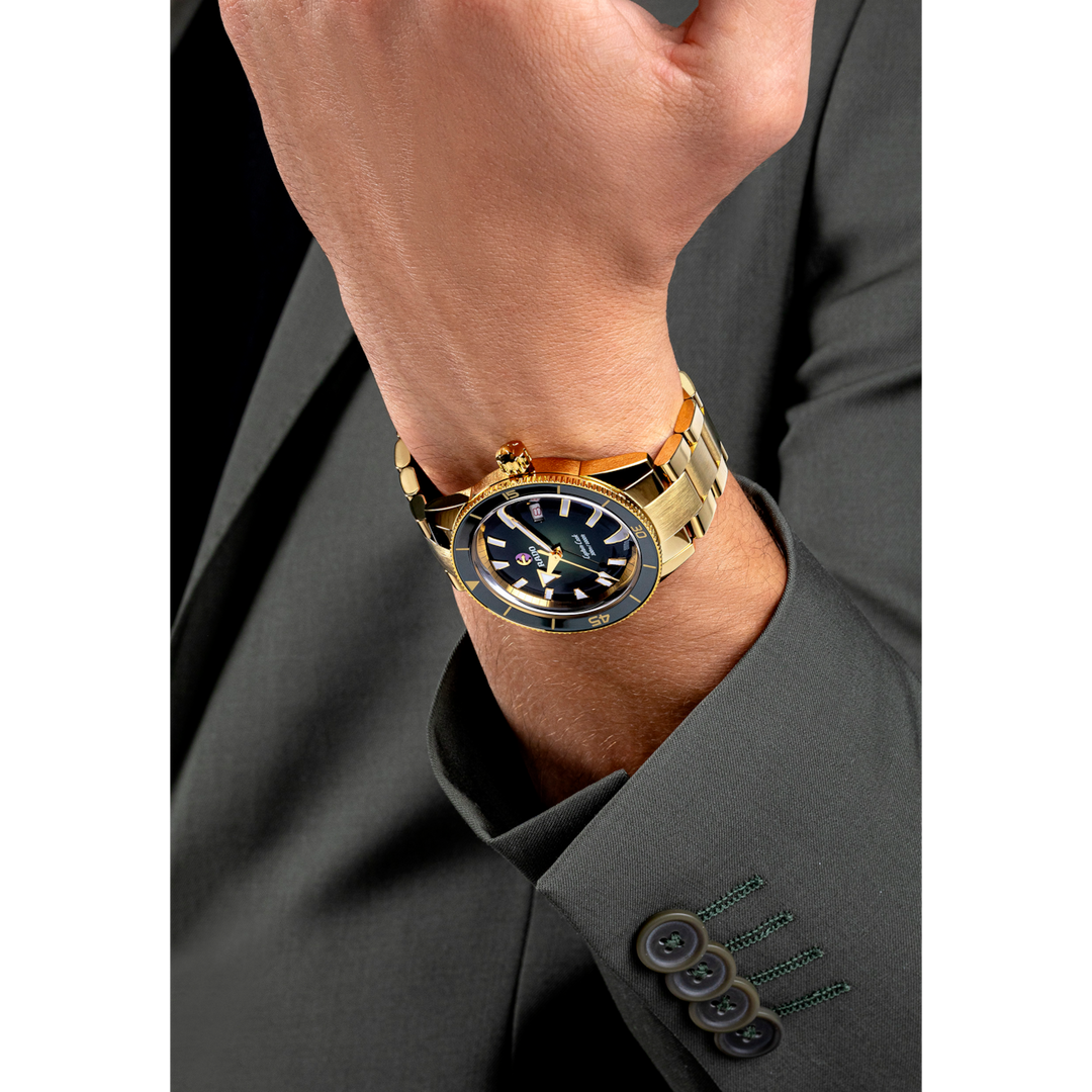 Rado Captain Cook Automatic 42 mm R32136323 wrist