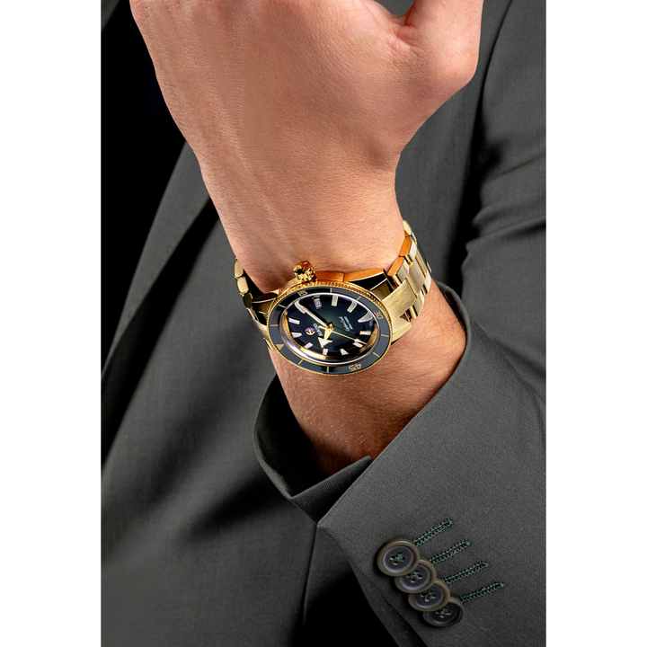 Rado Captain Cook Automatic 42 mm R32136323 wrist