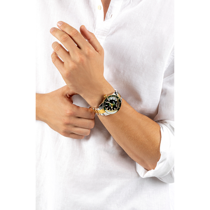 Rado Captain Cook Automatic 42 mm R32138303 wrist