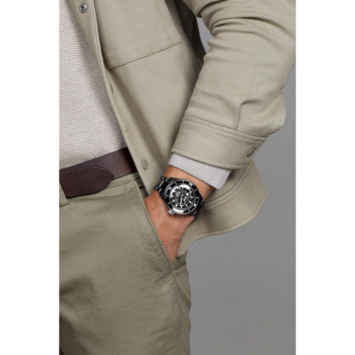 Rado Captain Cook High Tech Ceramic 43 mm R32127152 wrist 2