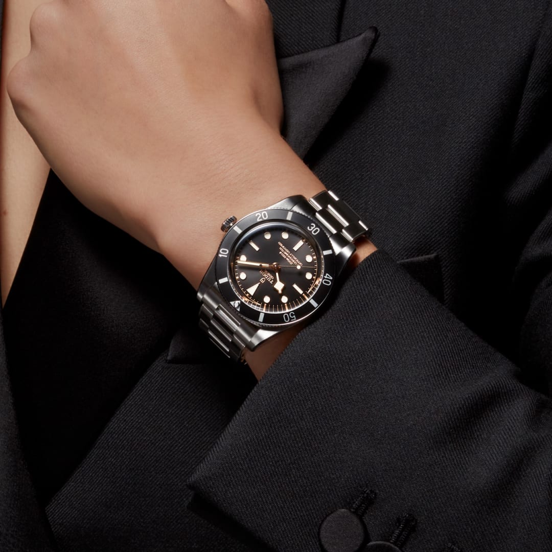 TUDOR Black Bay 54 37 mm M79000N-0001 wrist