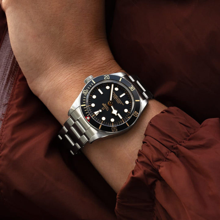 TUDOR Black Bay 58 39 mm M79030N-0001 wrist