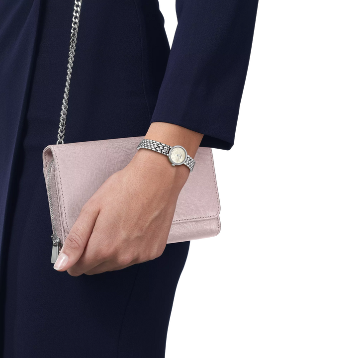 Tissot Lovely Round 19.50 mm T1400096111600 wrist