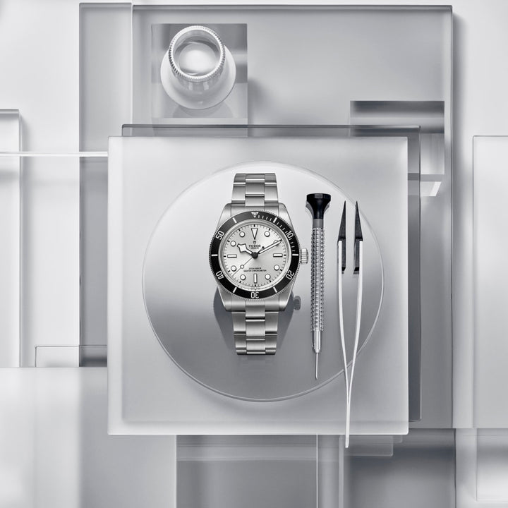 Tudor Black Bay 68 43 mm Steel M7943A1A0NU-0002 box