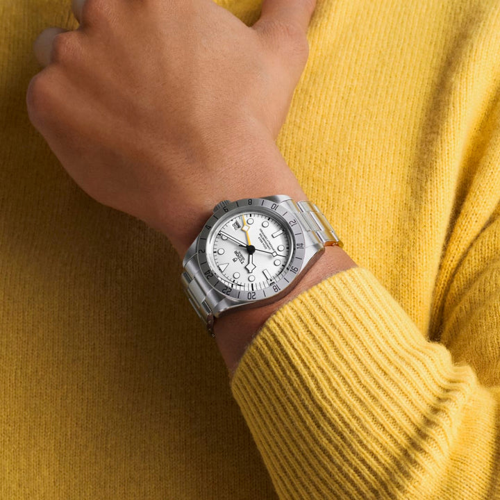 Tudor Black Bay Pro 39 mm GMT M79470-0004 wrist