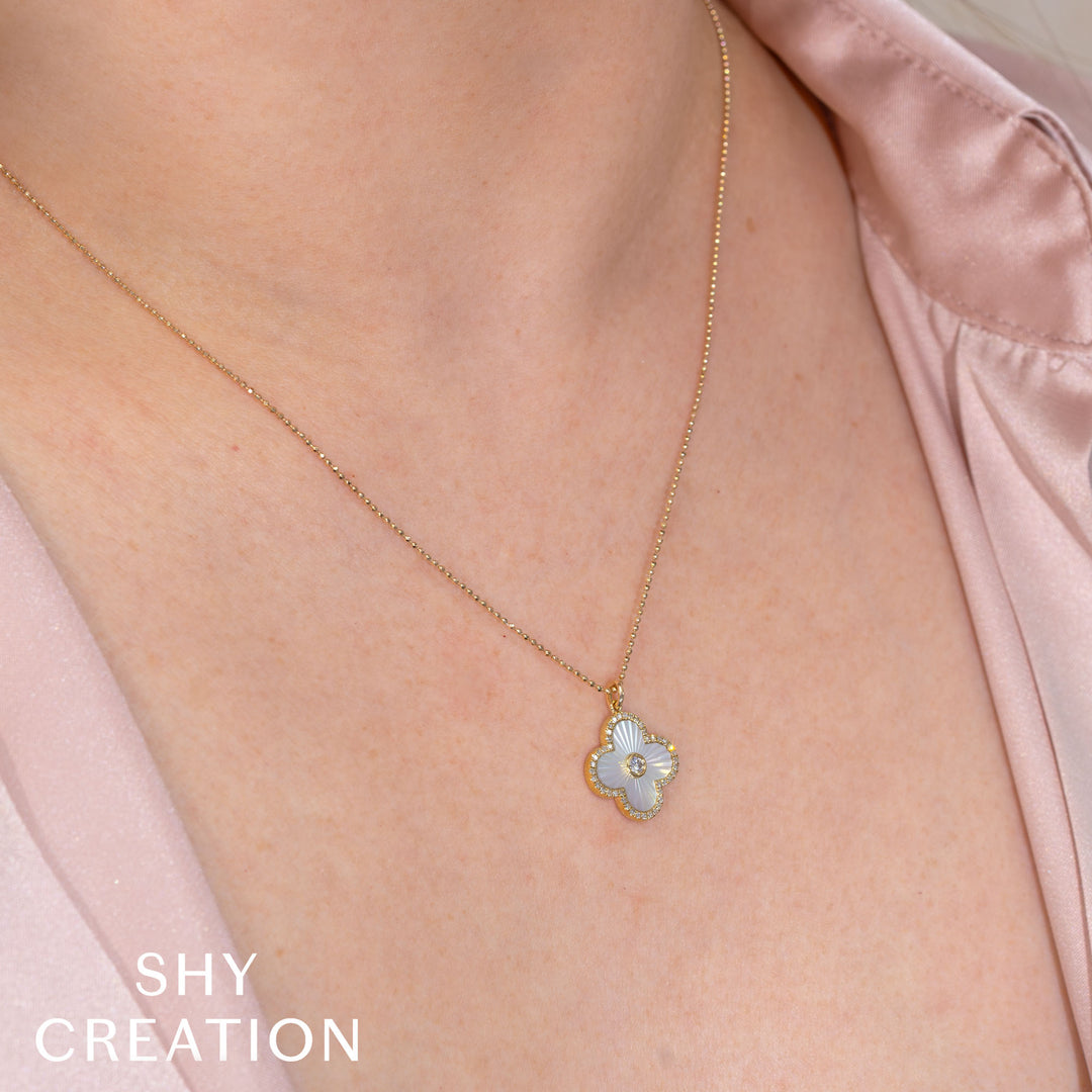 Shy Creation 0.18Ct Diamond & 0.94Ct Mother Of Pearl 14K Yellow Gold Bezel Ribbed Clover Faceted Ball Chain Necklace SC55028484