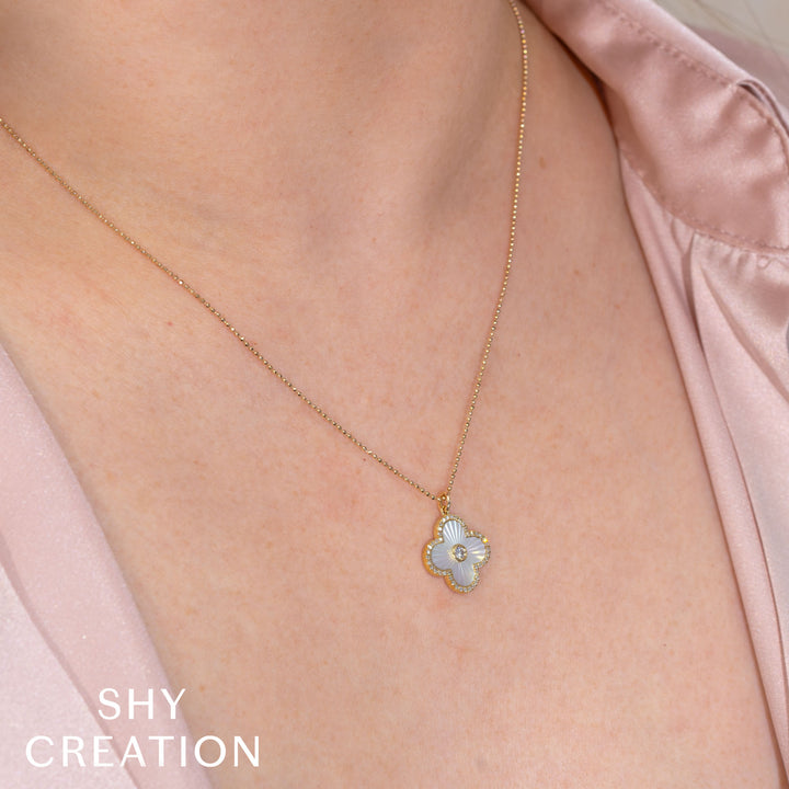 Shy Creation 0.18Ct Diamond & 0.94Ct Mother Of Pearl 14K Yellow Gold Bezel Ribbed Clover Faceted Ball Chain Necklace SC55028484