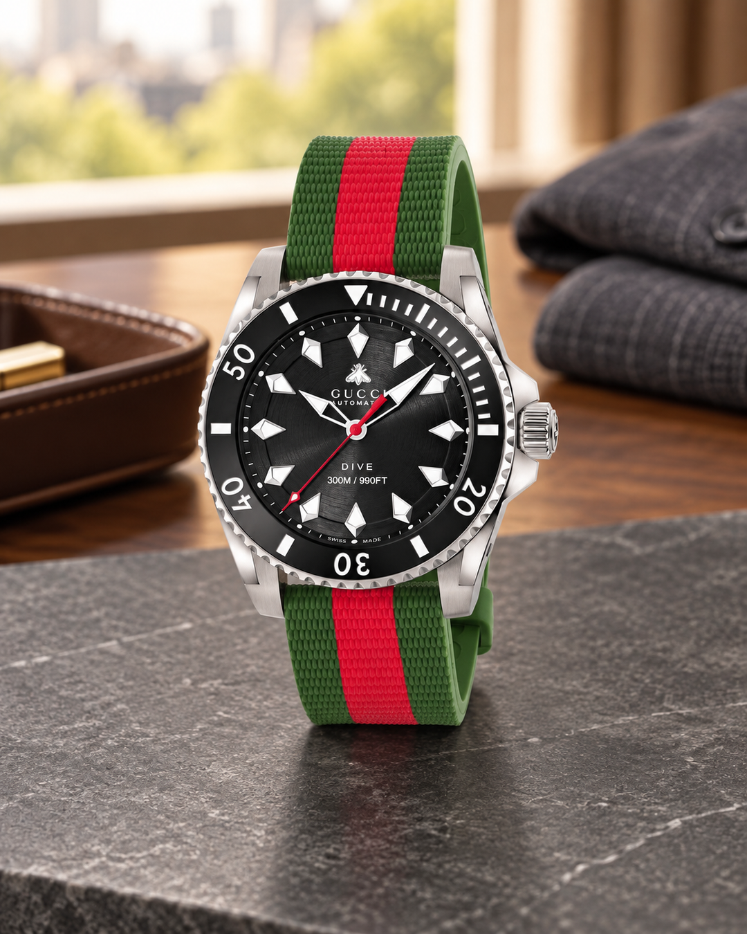 Gucci Dive Automatic 40 mm YA136349 lifestyle view