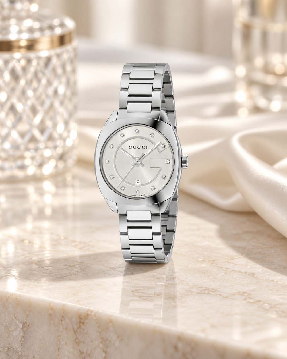 Gucci Interlocking Watch 29mm YA142510 lifestyle view