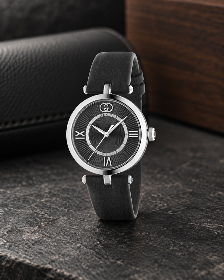 Gucci Model 2000 30 mm YA167505 lifestyle view