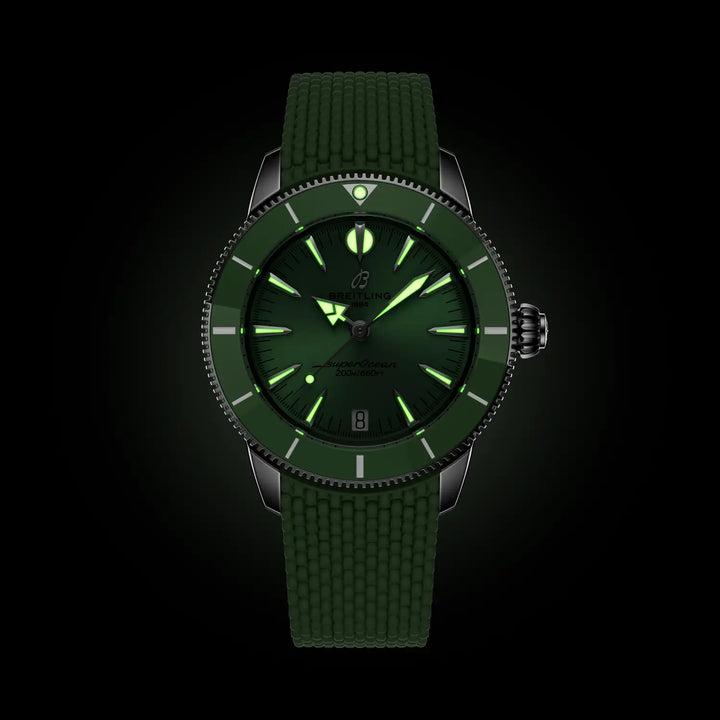 Breitling Superocean Heritage Automatic 36 A10390361L1S1 lume view