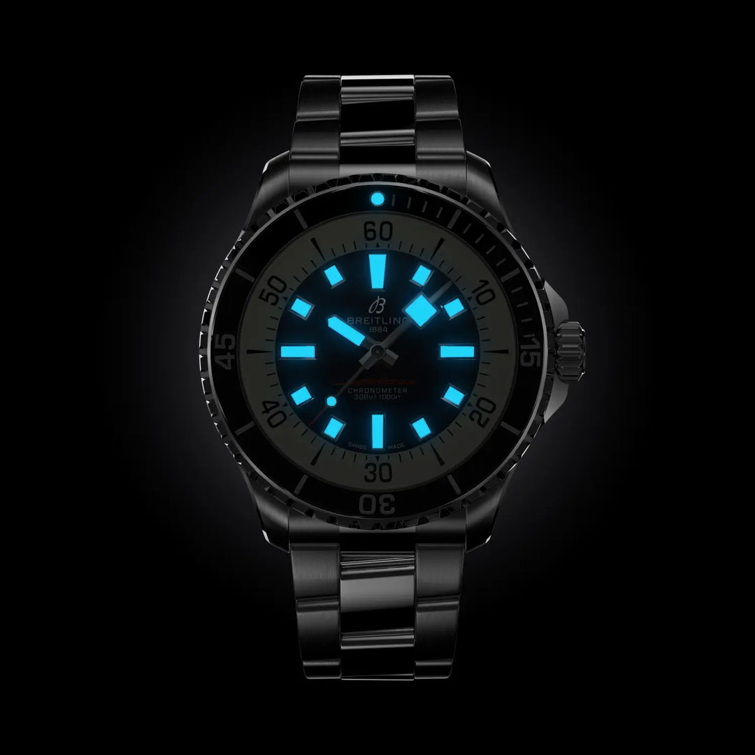 Breitling A17376211B1A1 official low-light luminous dial view