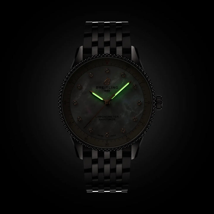 Breitling Navitimer 32 A77320E61A2A1 lume view