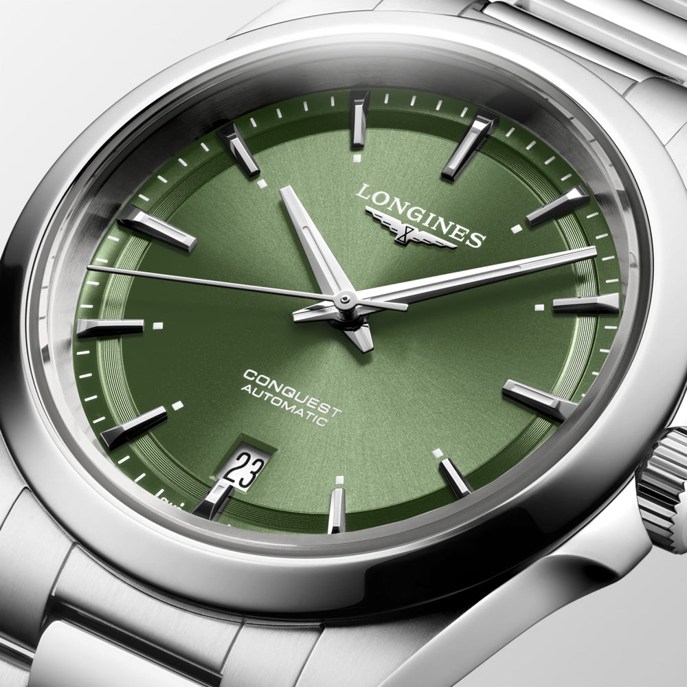 Longines Conquest L3.720.4.02.6 stainless steel bracelet and case detail