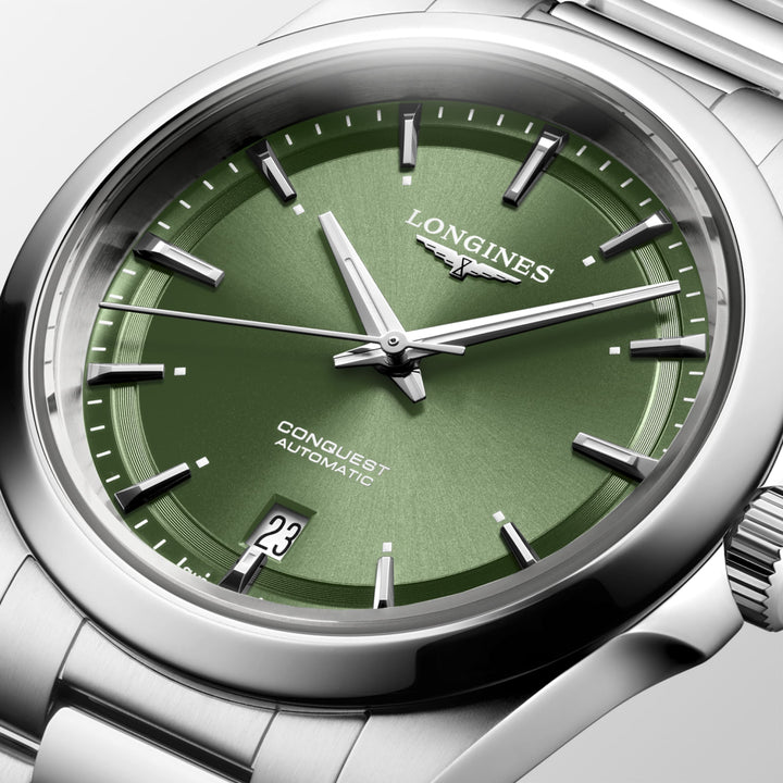 Longines Conquest L3.720.4.02.6 stainless steel bracelet and case detail